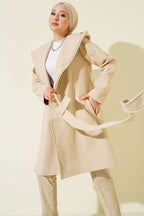 https://cdn.pazarium.com.tr/kusakli-kapusonlu-kase-kaban-bej-699106-16-B.jpg