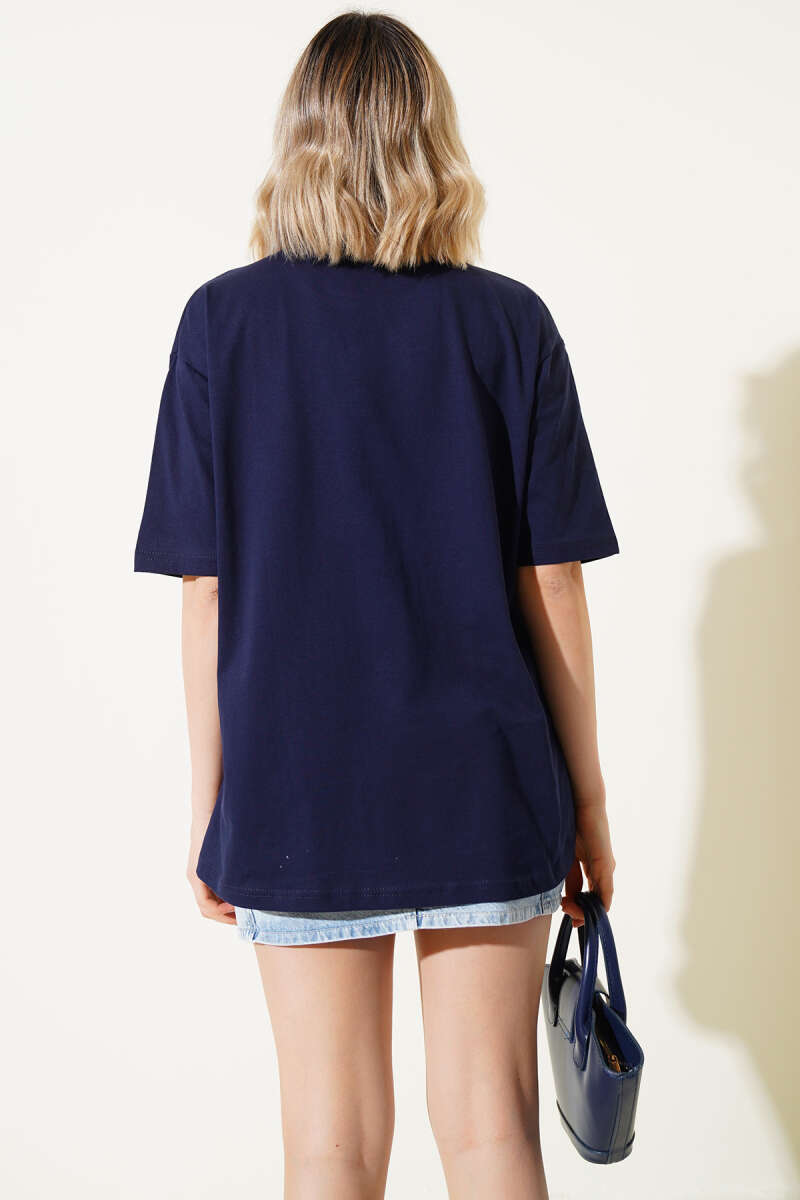 https://cdn.pazarium.com.tr/leopar-baskili-basic-t-shirt-lacivert-608290-14-B.jpg