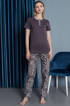 https://cdn.pazarium.com.tr/leopar-desen-kisa-kol-pijama-takimi-burgonya-517649-12-B.jpg