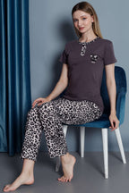 https://cdn.pazarium.com.tr/leopar-desen-kisa-kol-pijama-takimi-burgonya-517650-12-B.jpg