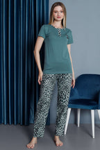 https://cdn.pazarium.com.tr/leopar-desen-kisa-kol-pijama-takimi-cagla-yesili-517644-12-B.jpg