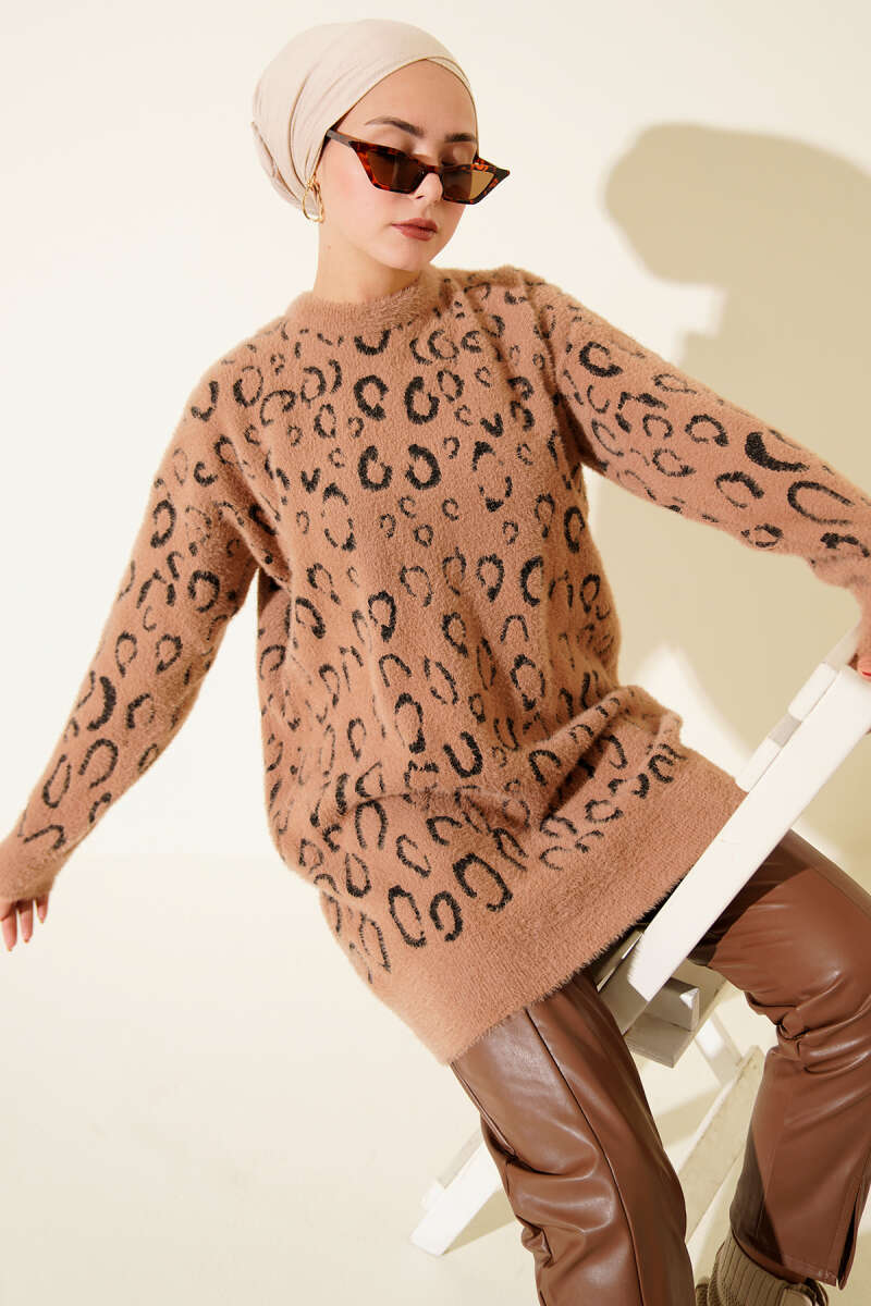 https://cdn.pazarium.com.tr/leopar-desenli-sakalli-tunik-latte-689112-16-B.jpg