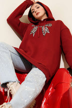 https://cdn.pazarium.com.tr/leopar-kurdele-baskili-uc-iplik-sweatshirt-bordo-712939-17-B.jpg