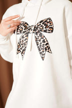 https://cdn.pazarium.com.tr/leopar-kurdele-baskili-uc-iplik-sweatshirt-ekru-713542-17-B.jpg