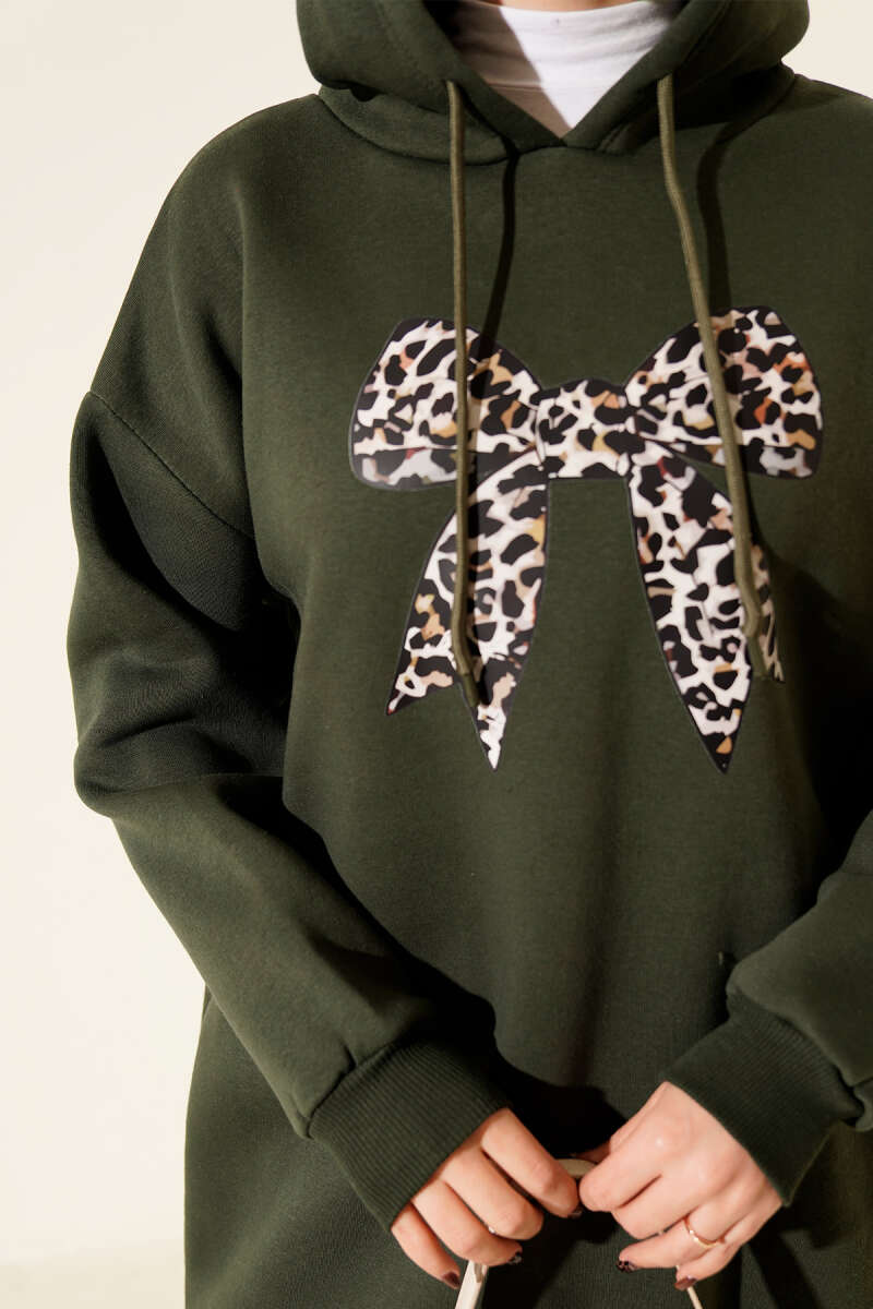 https://cdn.pazarium.com.tr/leopar-kurdele-baskili-uc-iplik-sweatshirt-haki-712942-17-B.jpg