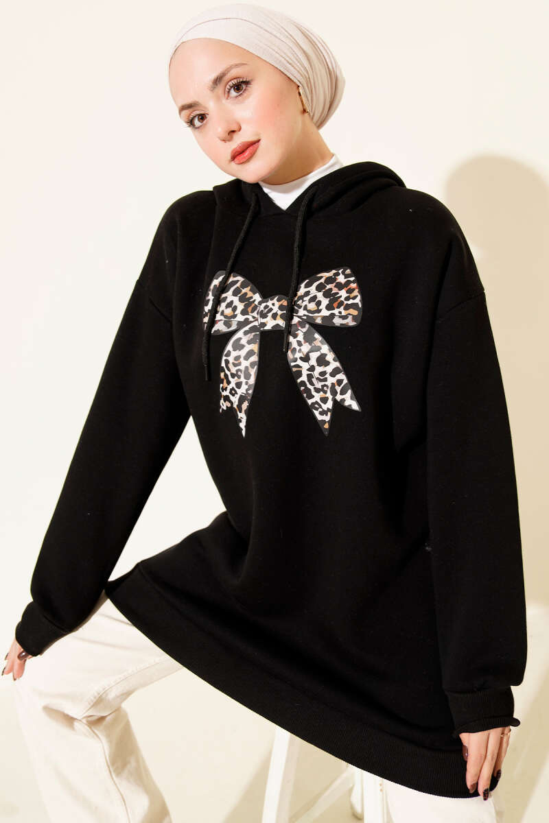 https://cdn.pazarium.com.tr/leopar-kurdele-baskili-uc-iplik-sweatshirt-siyah-712929-17-B.jpg