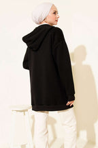 https://cdn.pazarium.com.tr/leopar-kurdele-baskili-uc-iplik-sweatshirt-siyah-712931-17-B.jpg
