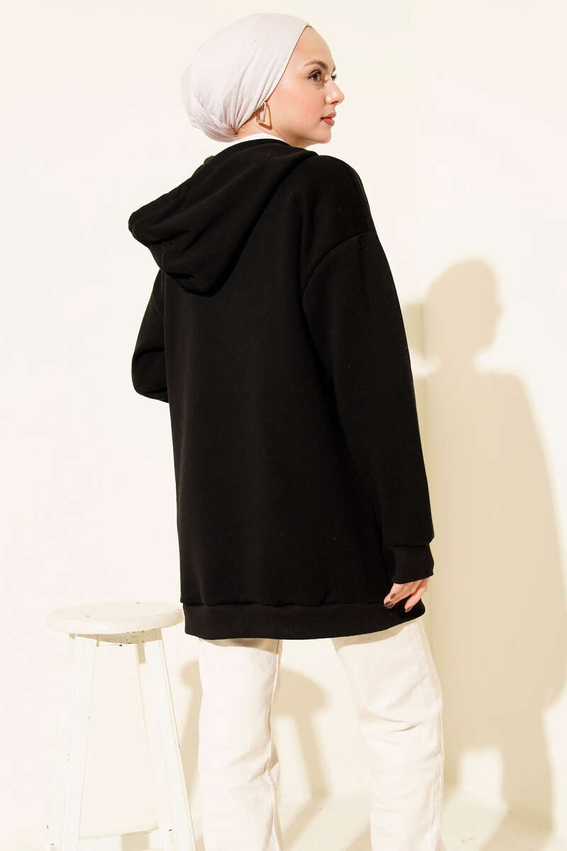 https://cdn.pazarium.com.tr/leopar-kurdele-baskili-uc-iplik-sweatshirt-siyah-712931-17-B.jpg