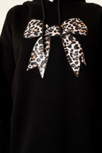 https://cdn.pazarium.com.tr/leopar-kurdele-baskili-uc-iplik-sweatshirt-siyah-712933-17-B.jpg