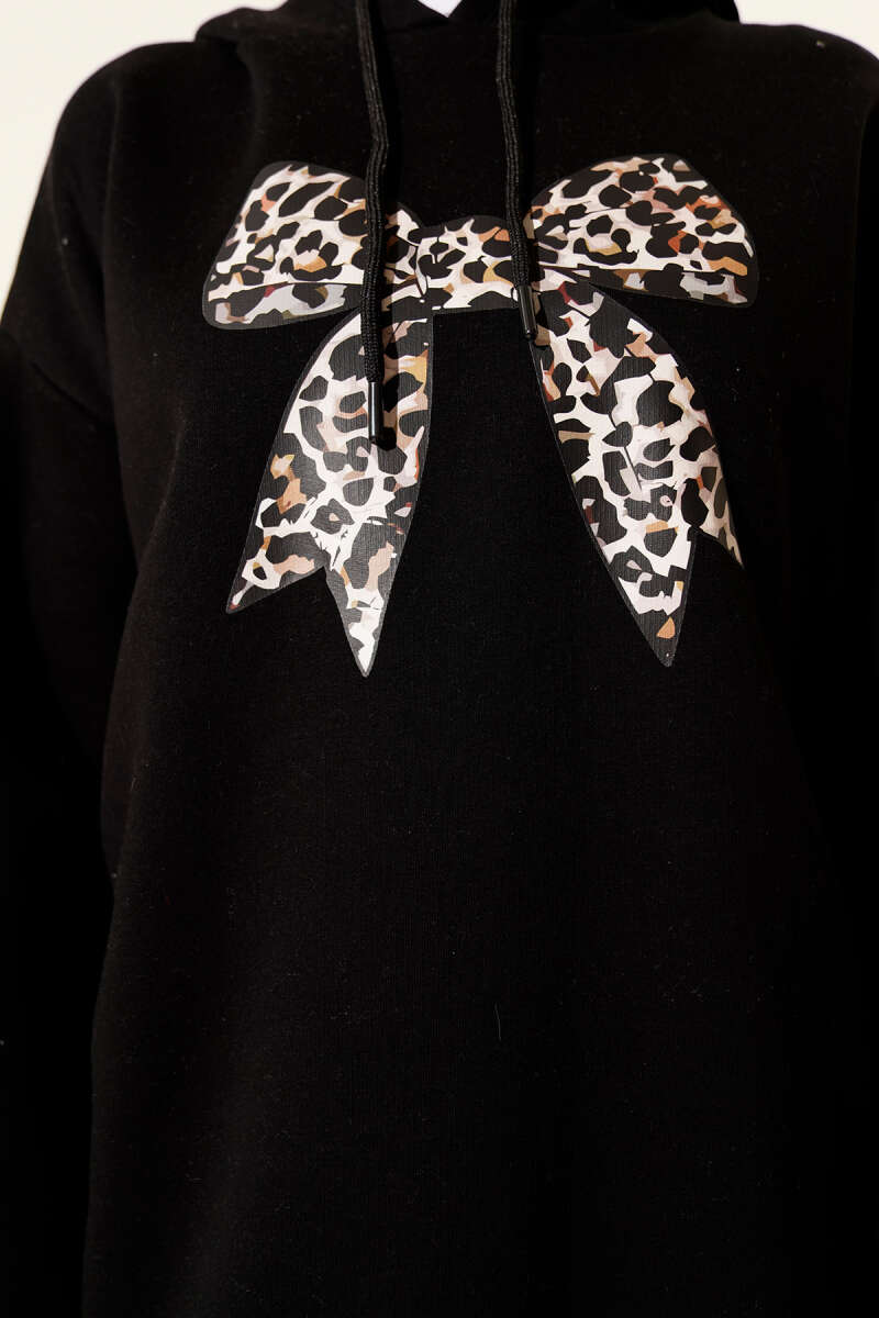 https://cdn.pazarium.com.tr/leopar-kurdele-baskili-uc-iplik-sweatshirt-siyah-712933-17-B.jpg