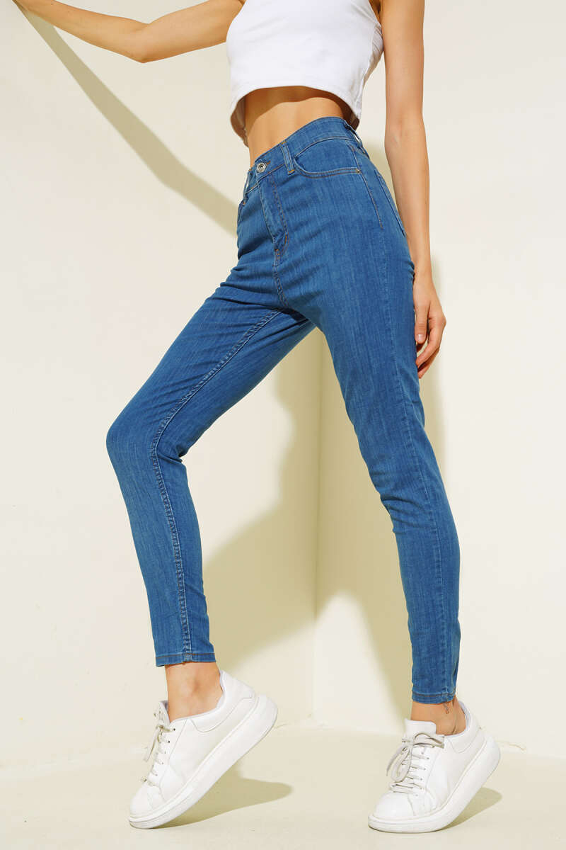 https://cdn.pazarium.com.tr/likrali-skinny-jean-pantolon-orta-mavi-545652-13-B.jpg