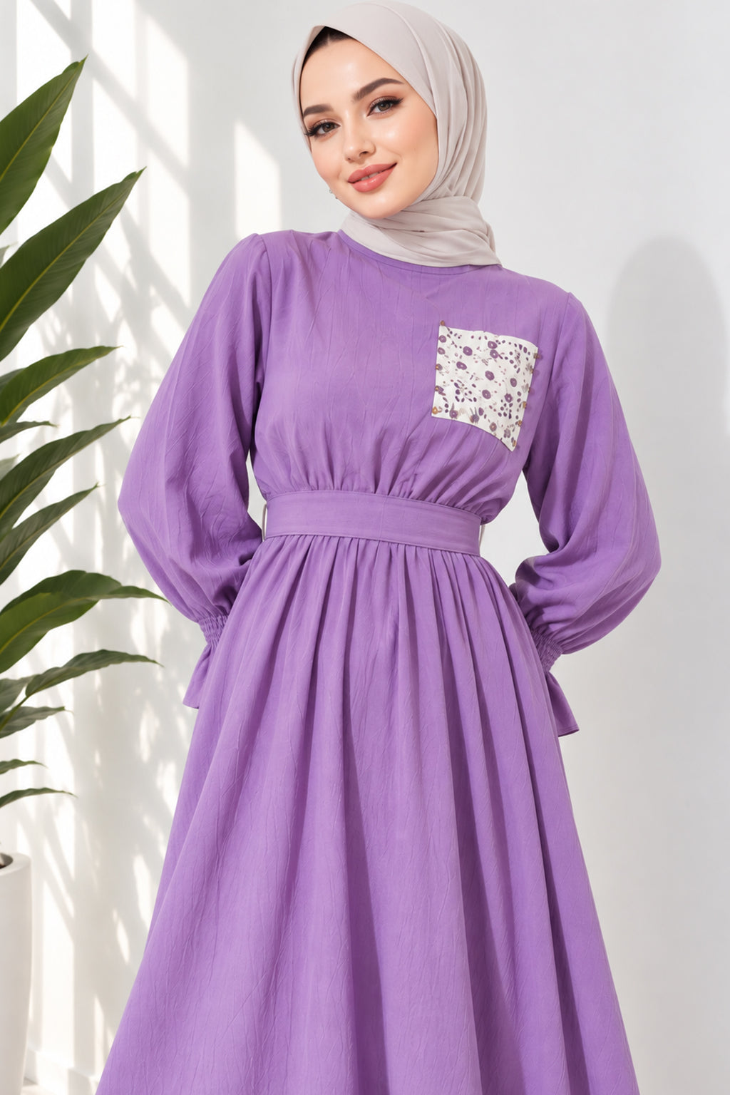 Vestido Beige con Encaje de Piedras, Bolsillos y Cintura Elástica