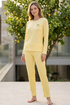https://cdn.pazarium.com.tr/limon-baskili-fitilli-kadin-pijama-takimi-sari-840460-20-B.jpg