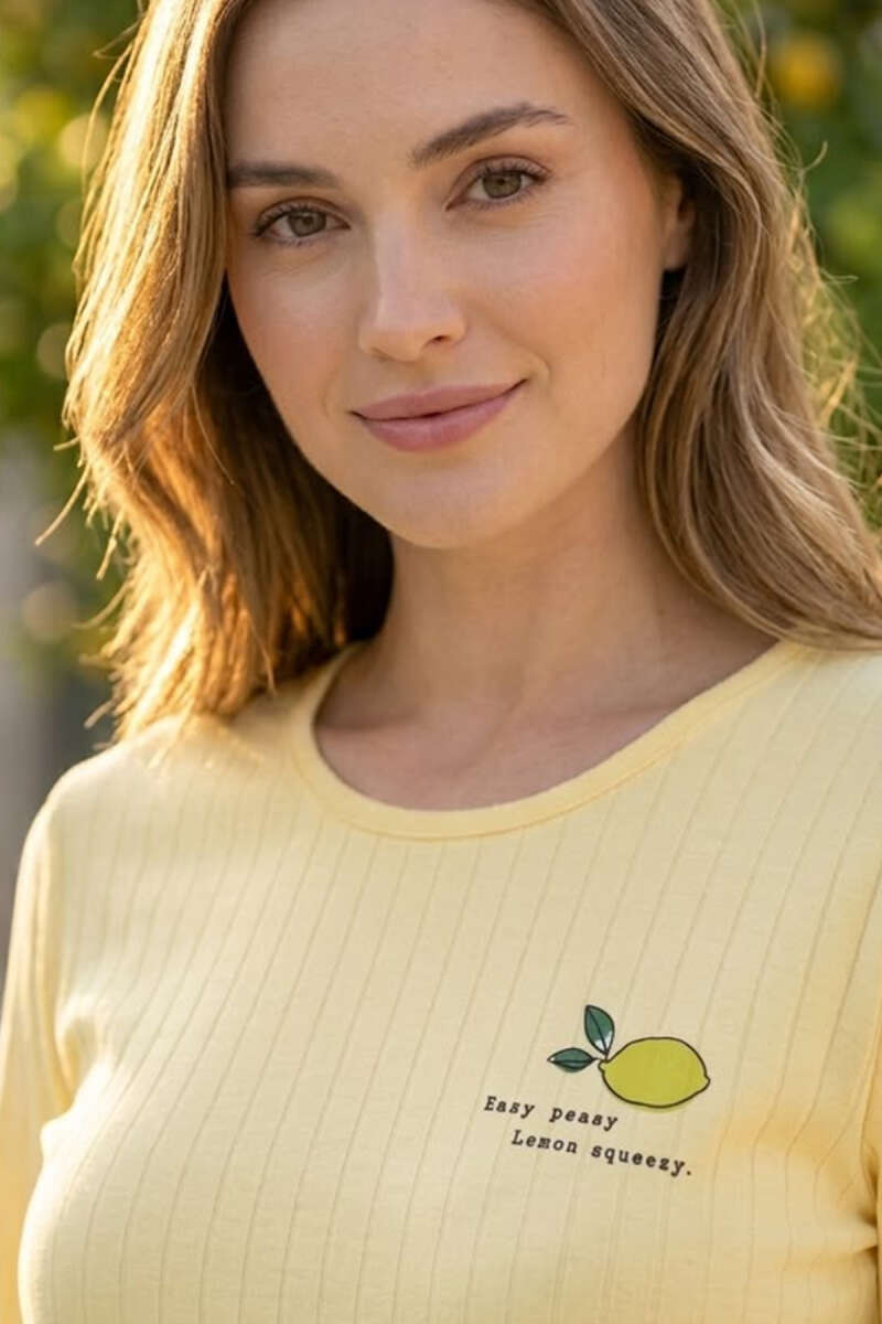 https://cdn.pazarium.com.tr/limon-baskili-fitilli-kadin-pijama-takimi-sari-840461-20-B.jpg