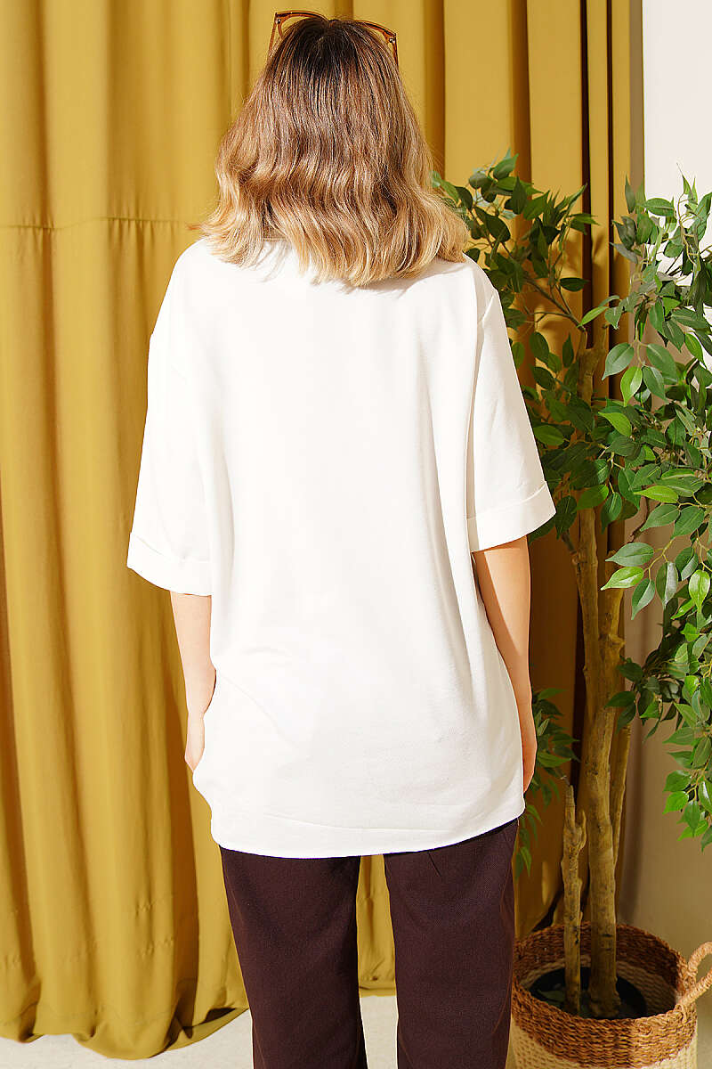 https://cdn.pazarium.com.tr/loysa-duble-kol-yirtmacli-t-shirt-ekru-778563-19-B.jpg