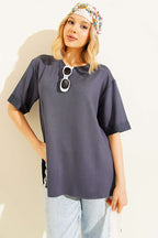 https://cdn.pazarium.com.tr/loysa-duble-kol-yirtmacli-t-shirt-fume-778556-19-B.jpg