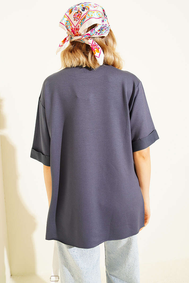 https://cdn.pazarium.com.tr/loysa-duble-kol-yirtmacli-t-shirt-fume-778558-19-B.jpg