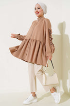https://cdn.pazarium.com.tr/loysa-kol-firfirli-hirka-camel-556138-13-B.jpg