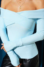 https://cdn.pazarium.com.tr/madonna-capraz-yaka-bluz-mavi-679078-16-B.jpg