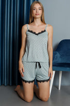 https://cdn.pazarium.com.tr/mini-kalpli-dantelli-sortlu-viskon-pijama-takim-cagla-yesili-596187-14-B.jpg