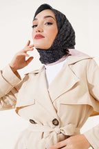 https://cdn.pazarium.com.tr/mk-desen-soft-esarp-siyah-somon-565320-13-B.jpg
