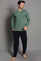 https://cdn.pazarium.com.tr/nakis-detayli-erkek-pijama-takimi-yesil-731945-17-B.jpg