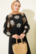 https://cdn.pazarium.com.tr/nakis-detayli-sifon-elbise-camel-816921-20-B.jpg
