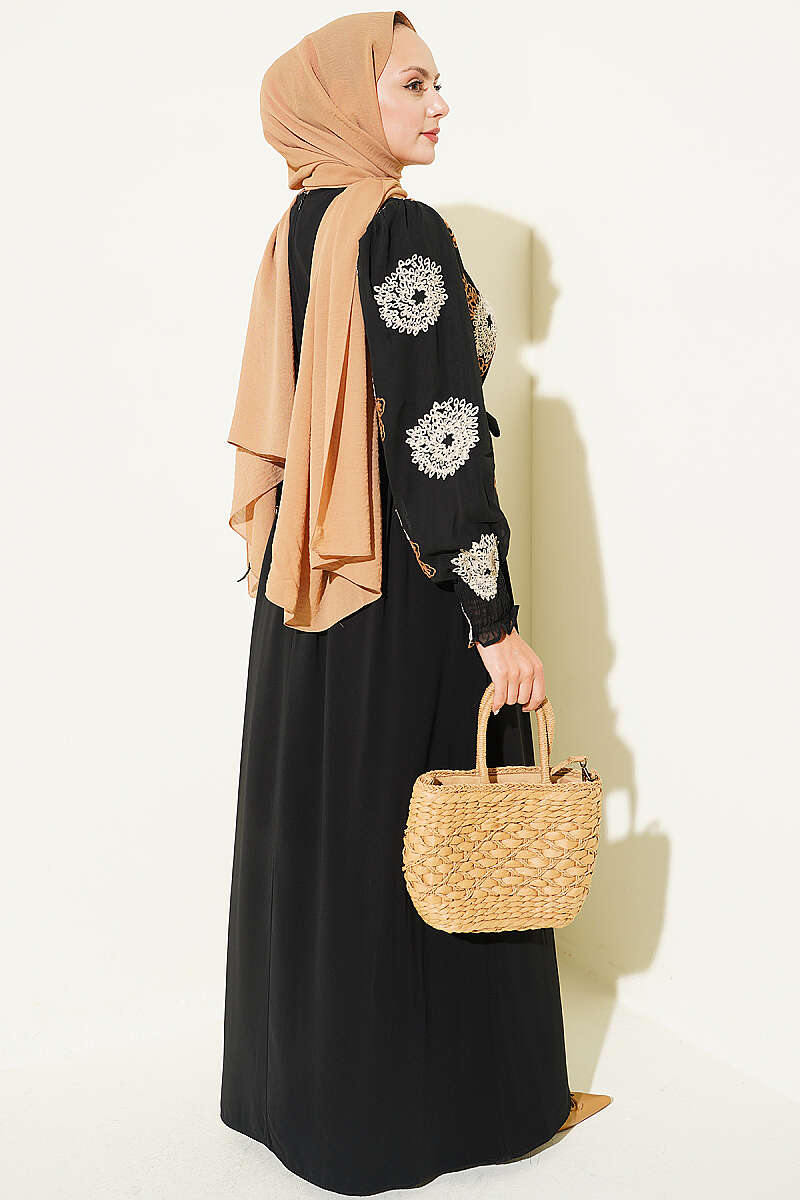 https://cdn.pazarium.com.tr/nakis-detayli-sifon-elbise-camel-816922-20-B.jpg