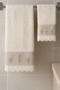 https://cdn.pazarium.com.tr/nakisli-dantelli-2li-banyo-ve-el-havlu-seti-asorti-1-678085-16-B.jpg