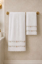 https://cdn.pazarium.com.tr/nakisli-dantelli-2li-banyo-ve-el-havlu-seti-asorti-8-797379-19-B.jpg