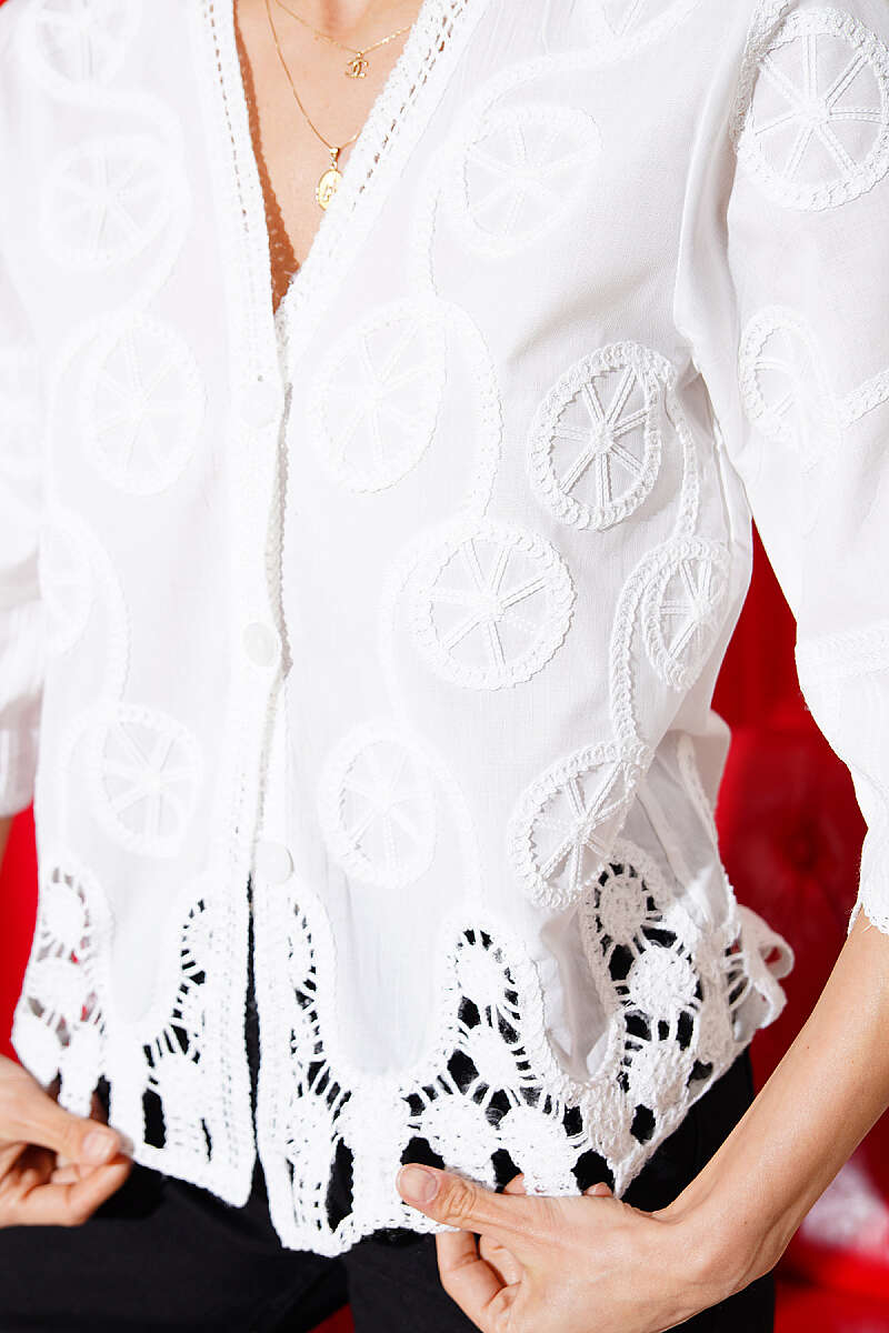 Nakışlı Düğmeli Yarım Kol Gömlek