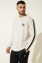 https://cdn.pazarium.com.tr/nakisli-kol-seritli-erkek-sweatshirt-bej-686153-16-B.jpg
