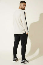 Nakışlı Kol Şeritli Erkek Sweatshirt