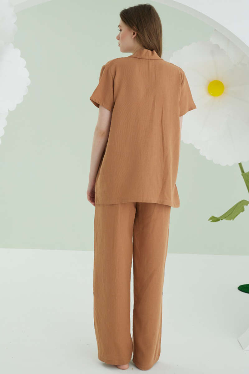 https://cdn.pazarium.com.tr/nbb-cep-nakisli-kisa-kol-muslin-pijama-takim-kahverengi-620488-14-B.jpg