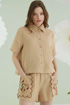 https://cdn.pazarium.com.tr/nbb-cep-nakisli-sortlu-muslin-pijama-takimi-bej-614640-14-B.jpg