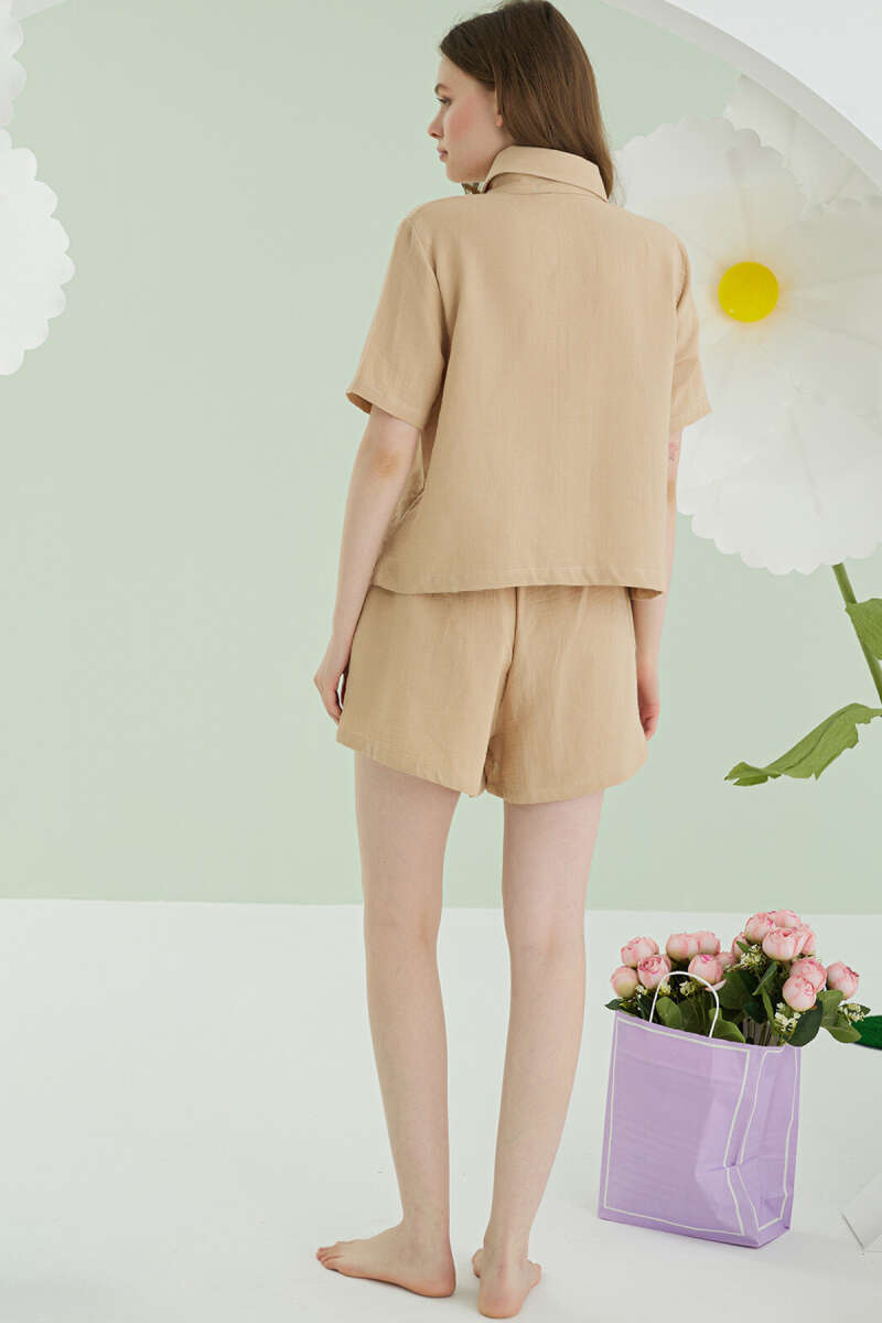 https://cdn.pazarium.com.tr/nbb-cep-nakisli-sortlu-muslin-pijama-takimi-bej-614641-14-B.jpg