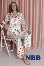 https://cdn.pazarium.com.tr/nbb-desenli-saten-pijama-takimi-ekru-606734-14-B.jpg