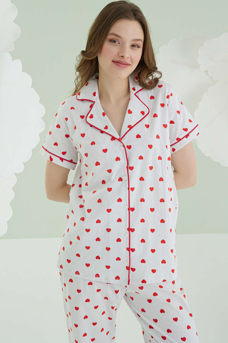 https://cdn.pazarium.com.tr/nbb-kalp-desenli-dugmeli-keten-pijama-takimi-ekru-614654-14-B.jpg