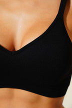 https://cdn.pazarium.com.tr/nbb-v-yaka-ip-askili-fitilli-sutyen-siyah-669530-16-B.jpg