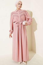 https://cdn.pazarium.com.tr/nervur-dantel-detayli-elbise-pudra-816373-20-B.jpg