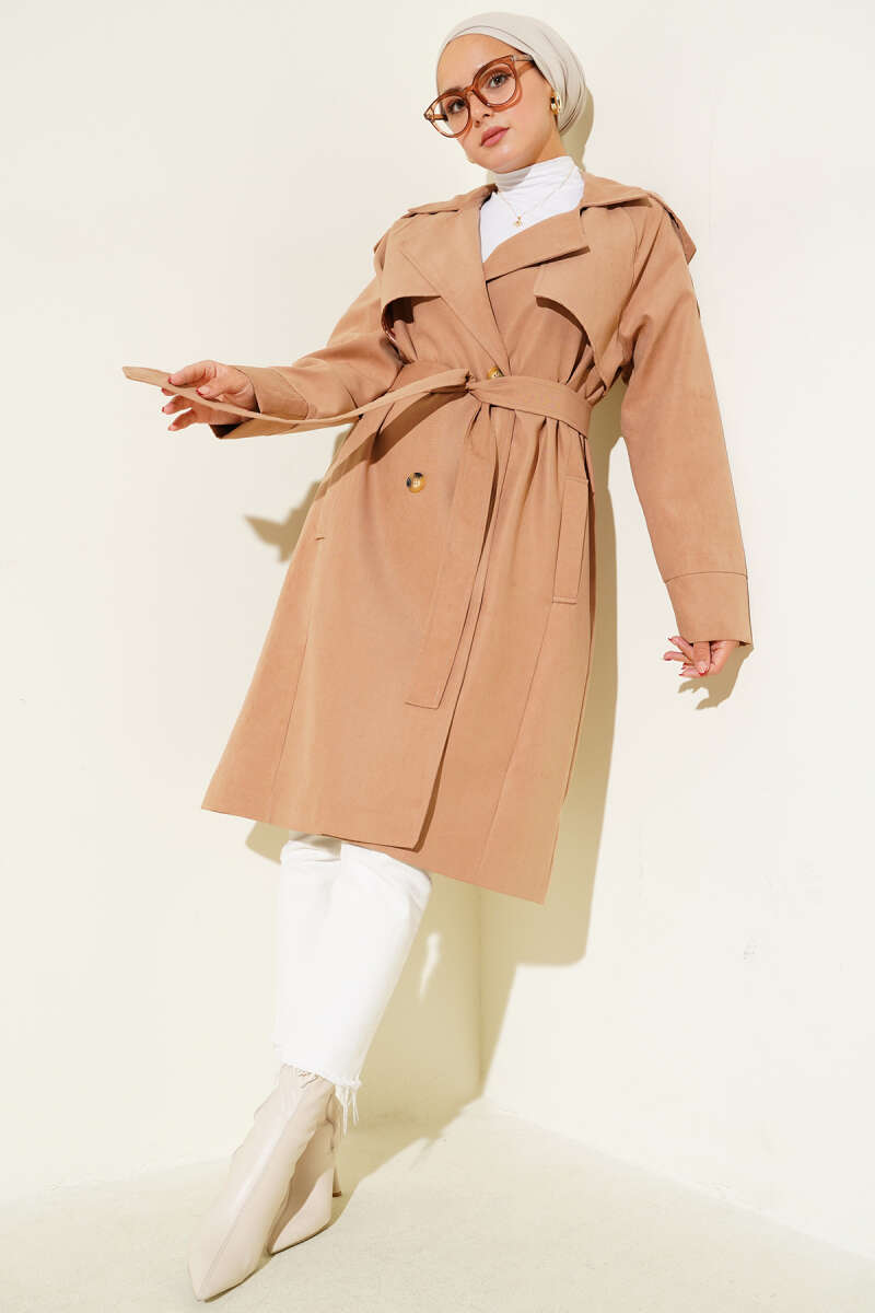 https://cdn.pazarium.com.tr/omuz-apoletli-dugme-detayli-trenckot-camel-678773-16-B.jpg