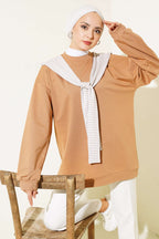 https://cdn.pazarium.com.tr/omuz-atki-gorunumlu-tunik-latte-554311-13-B.jpg