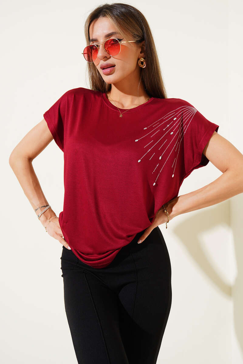https://cdn.pazarium.com.tr/omuz-damla-tasli-t-shirt-bordo-624036-15-B.jpg