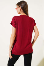 https://cdn.pazarium.com.tr/omuz-damla-tasli-t-shirt-bordo-624039-15-B.jpg