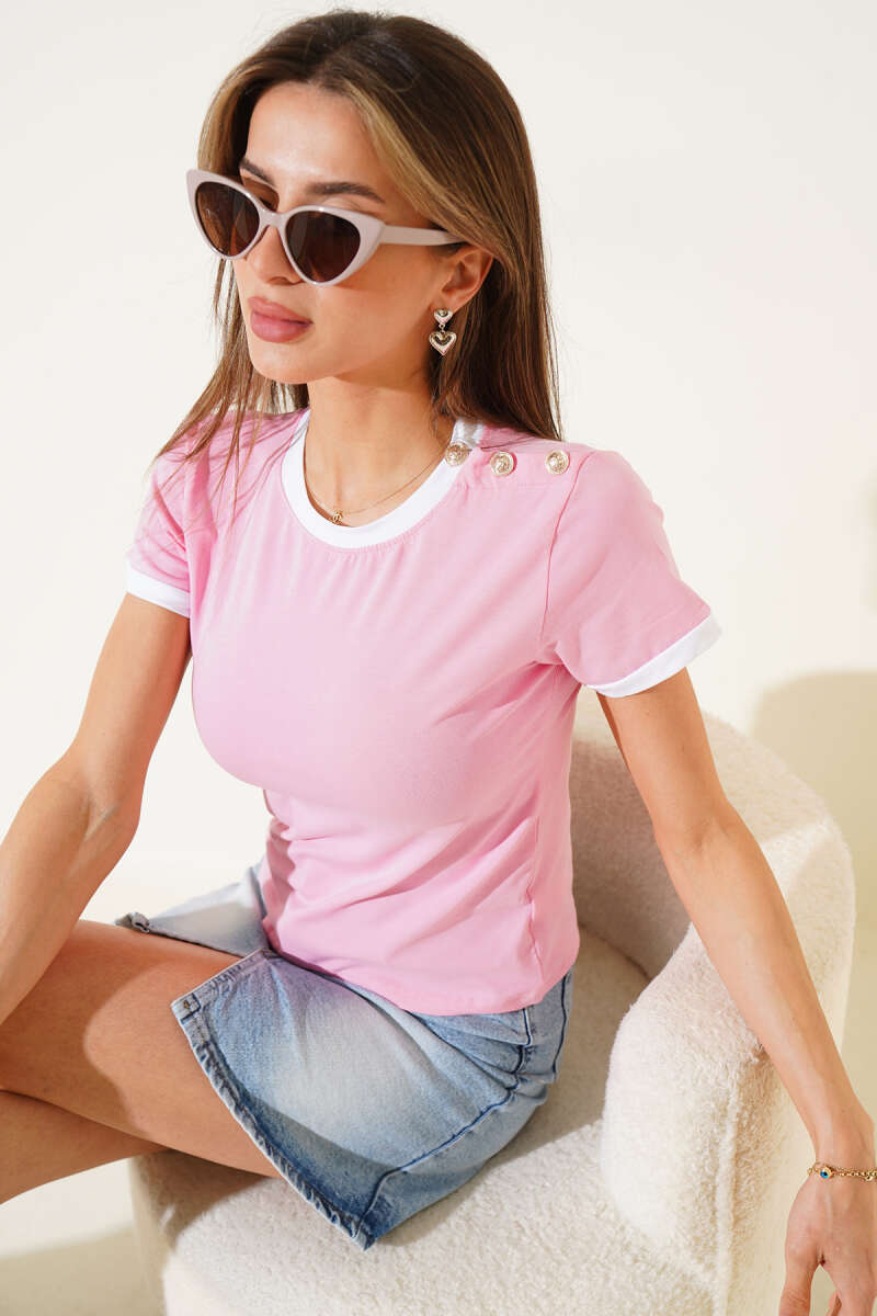 https://cdn.pazarium.com.tr/omuz-dugmeli-bluz-pembe-631395-15-B.jpg
