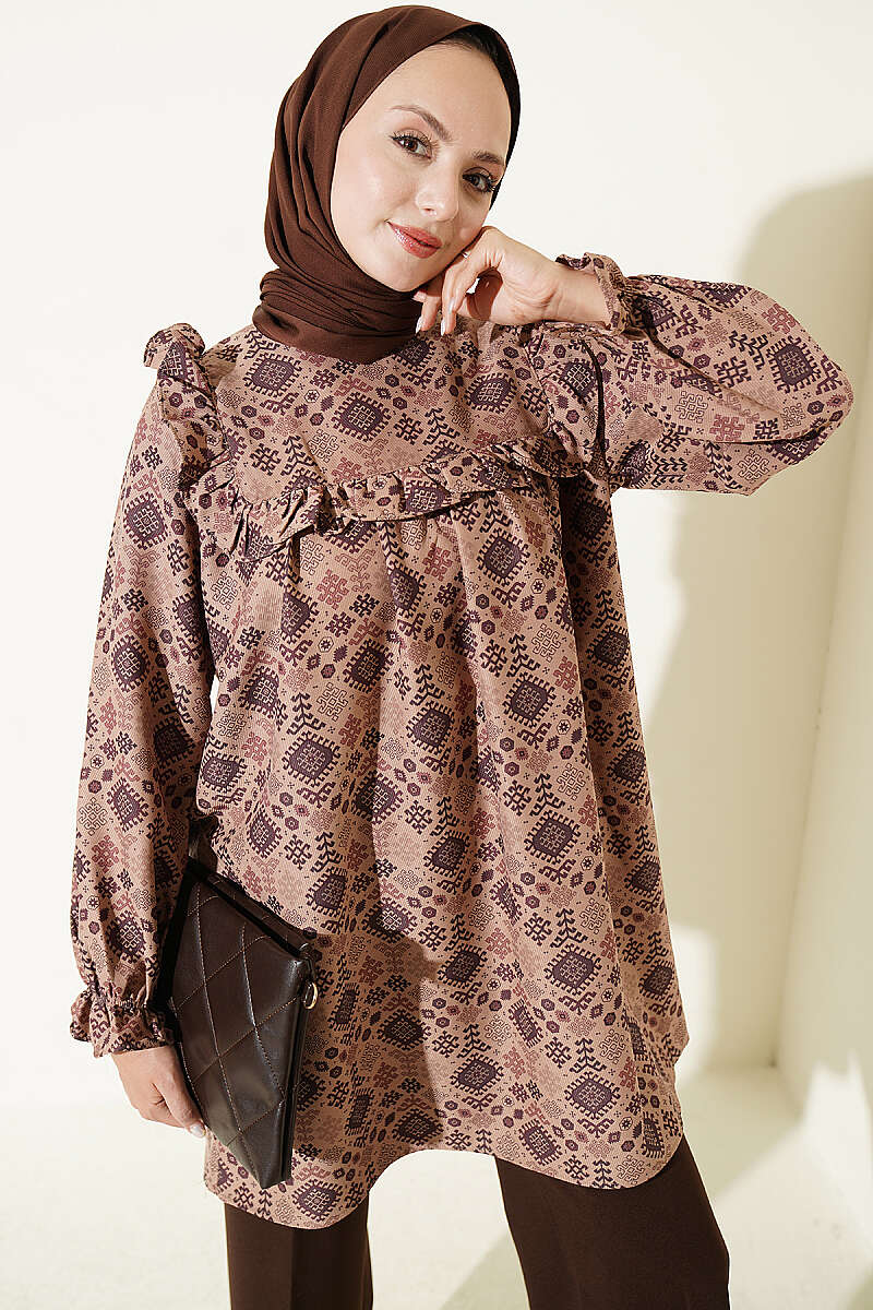https://cdn.pazarium.com.tr/omuz-firfirli-desenli-tunik-camel-816565-20-B.jpg