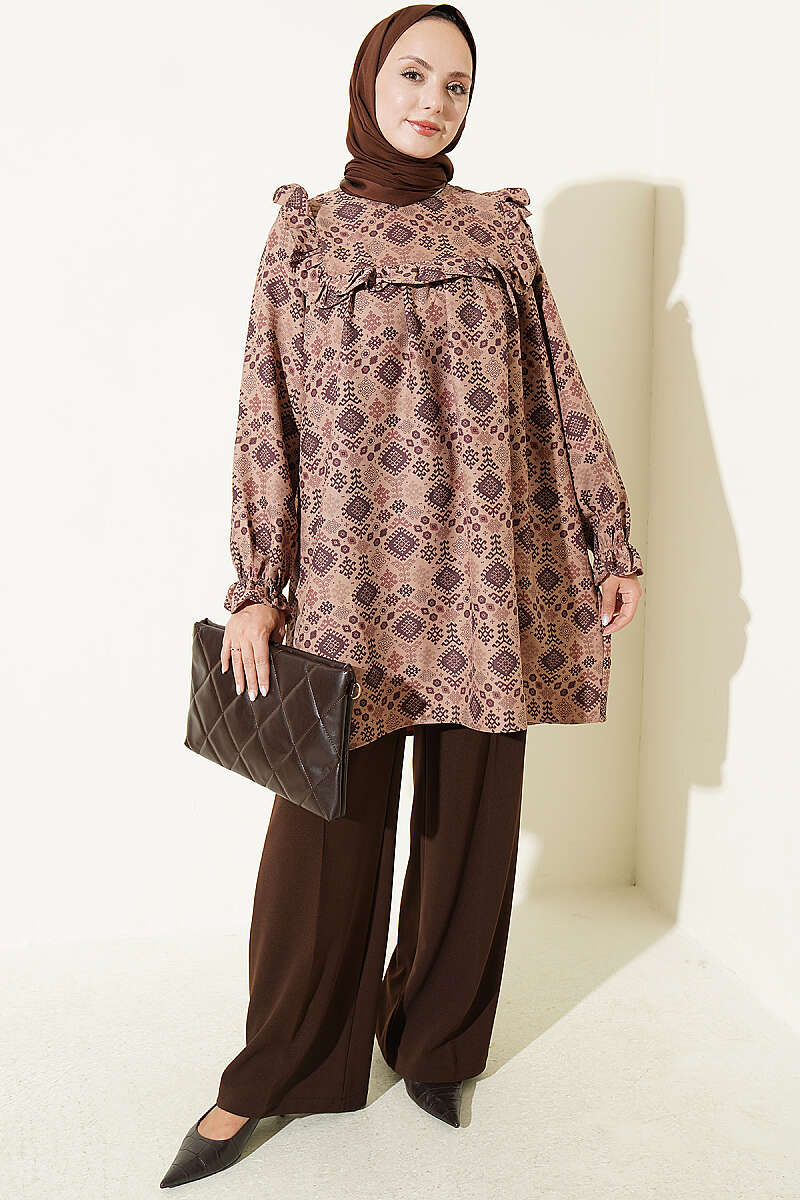https://cdn.pazarium.com.tr/omuz-firfirli-desenli-tunik-camel-816566-20-B.jpg
