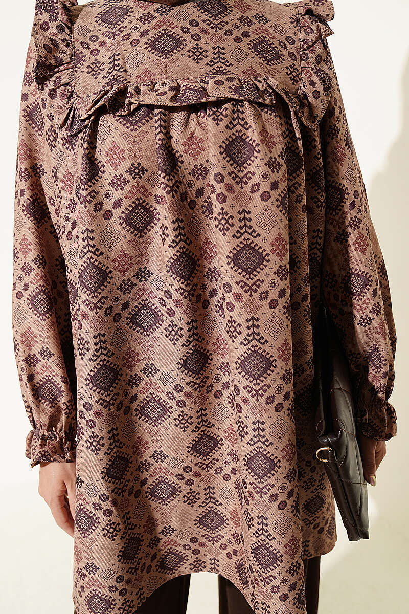 https://cdn.pazarium.com.tr/omuz-firfirli-desenli-tunik-camel-816568-20-B.jpg