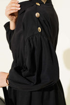 https://cdn.pazarium.com.tr/omuz-gold-dugme-detayli-tunik-siyah-639629-15-B.jpg