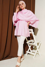 https://cdn.pazarium.com.tr/omuz-pelerinli-ip-kusakli-tunik-pembe-801081-19-B.jpg